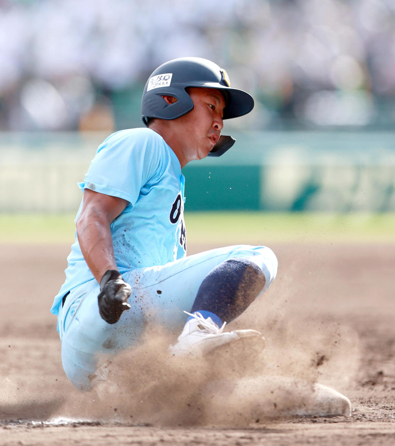 鶴岡東対近江　7回裏近江無死一、二塁、二走山田は二塁けん制悪送球で三塁へ向かう（撮影・上山淳一）