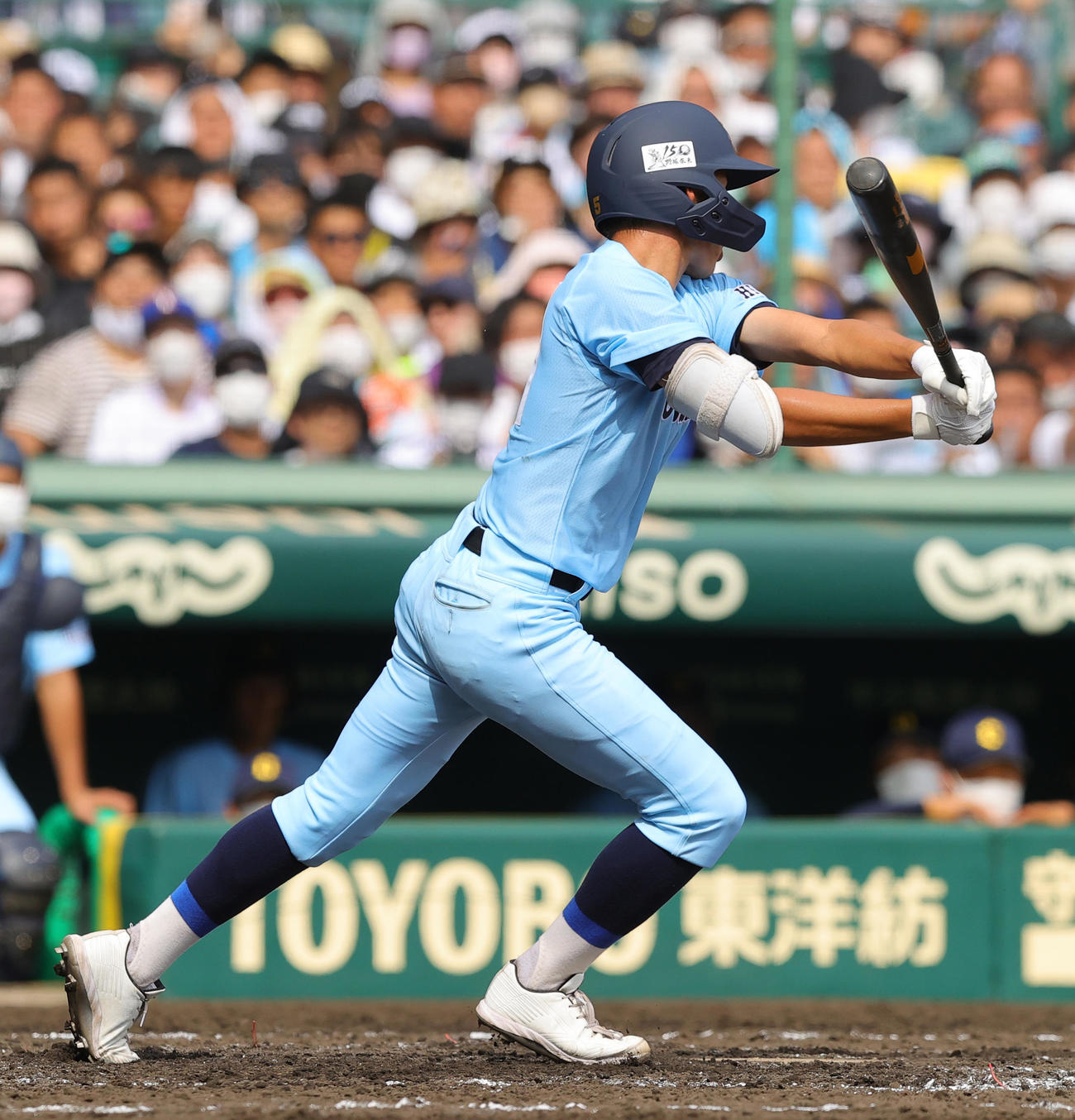 鶴岡東対近江　3回裏近江無死一、三塁、三塁適時内野安打を放つ中瀬（撮影・野上伸悟）