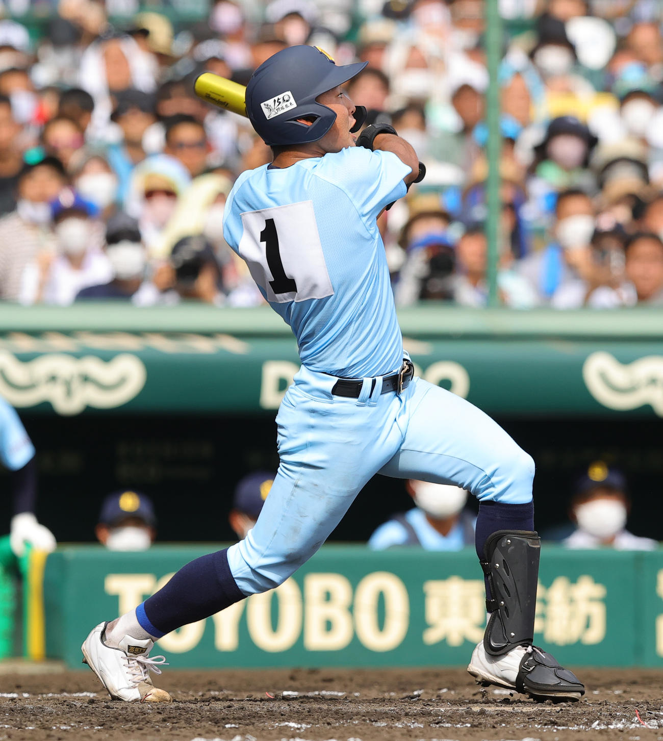 鶴岡東対近江　3回裏近江無死一、二塁、左前適時打を放つ山田（撮影・野上伸悟）