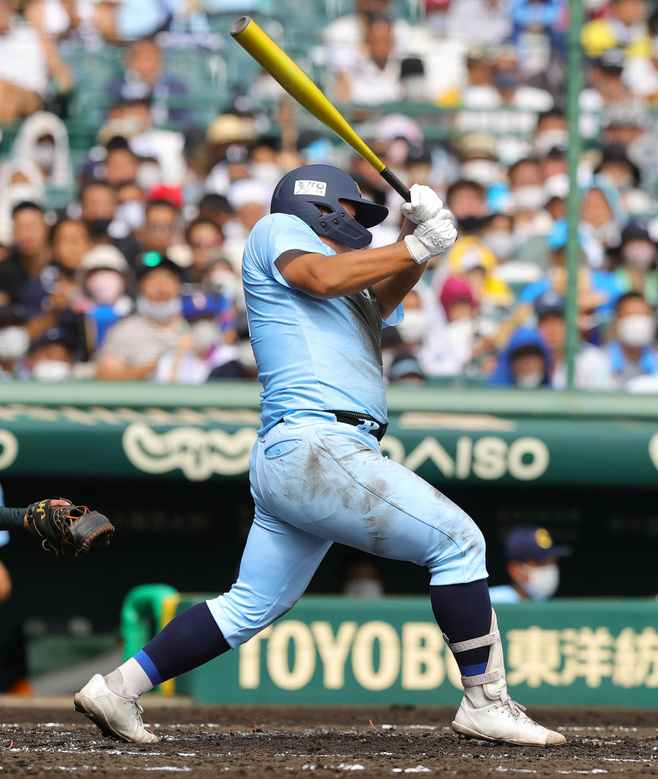 鶴岡東対近江　2回裏近江1死二塁、中前先制適時打を放つ岡崎（撮影・野上伸悟）