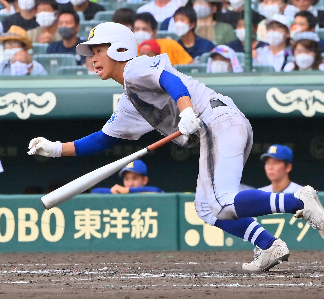 明豊対一関学院　9回表明豊1死満塁、左前に勝ち越し適時打を放つ牧野（撮影・和賀正仁）