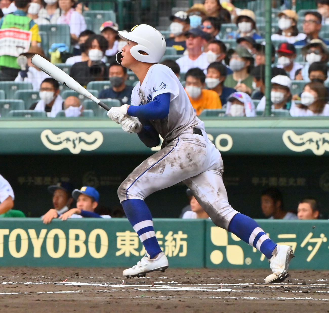 明豊対一関学院　6回表明豊1死、右越えに本塁打を放つ鈴木（撮影・和賀正仁）