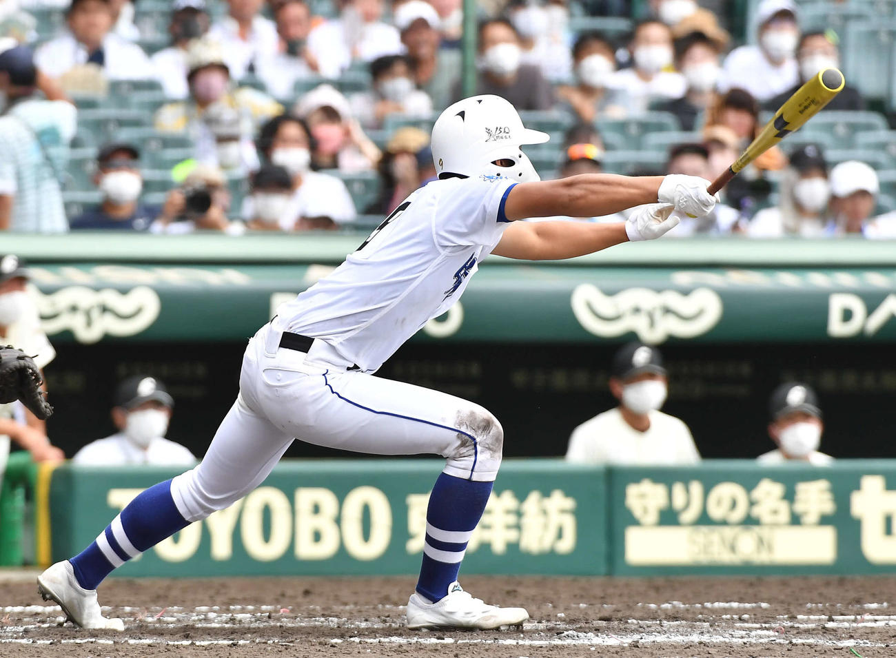 明豊対一関学院　7回表明豊2死三塁、嶽下は勝ち越し左適時二塁打を放つ（撮影・岩下翔太）