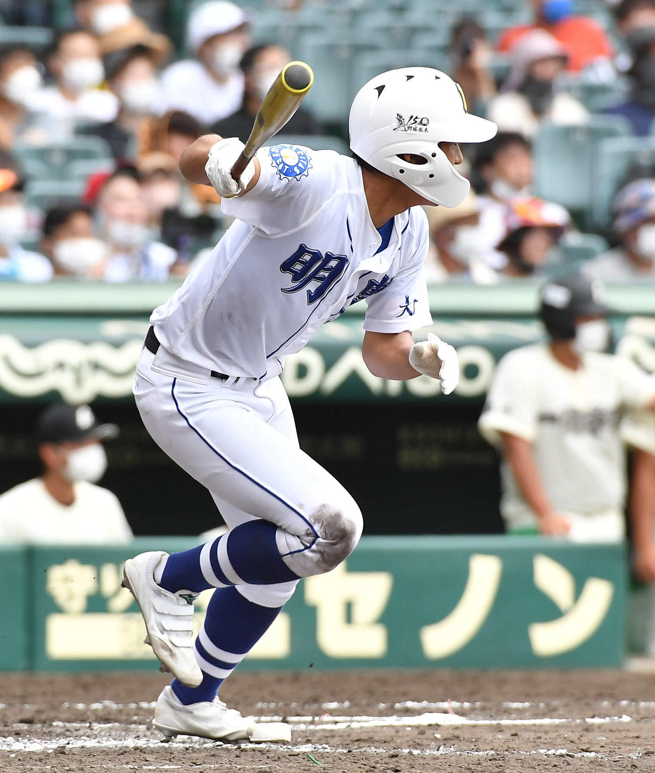 明豊対一関学院　7回表明豊2死三塁、嶽下は勝ち越し左適時二塁打を放つ（撮影・岩下翔太）