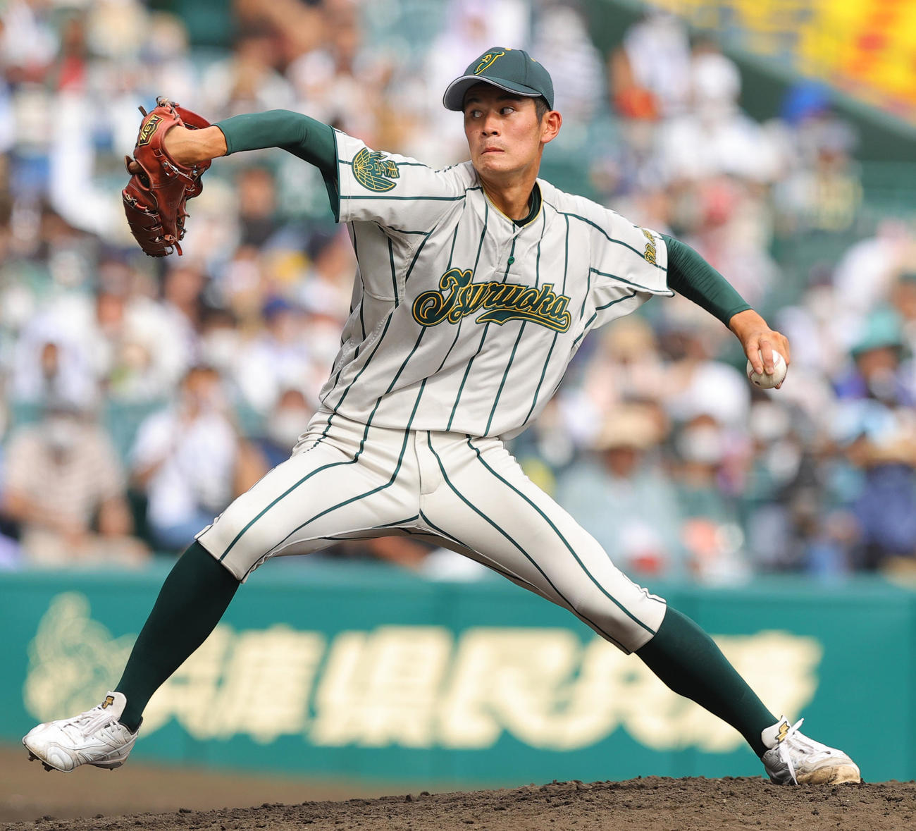 鶴岡東対近江　力投する鶴岡東・矢部（撮影・野上伸悟）