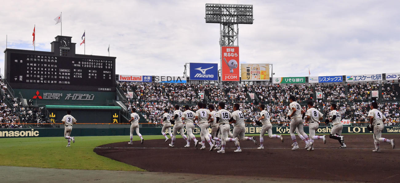 明豊対一関学院　2回戦で明豊に敗れた一関学院ナイン（撮影・和賀正仁）