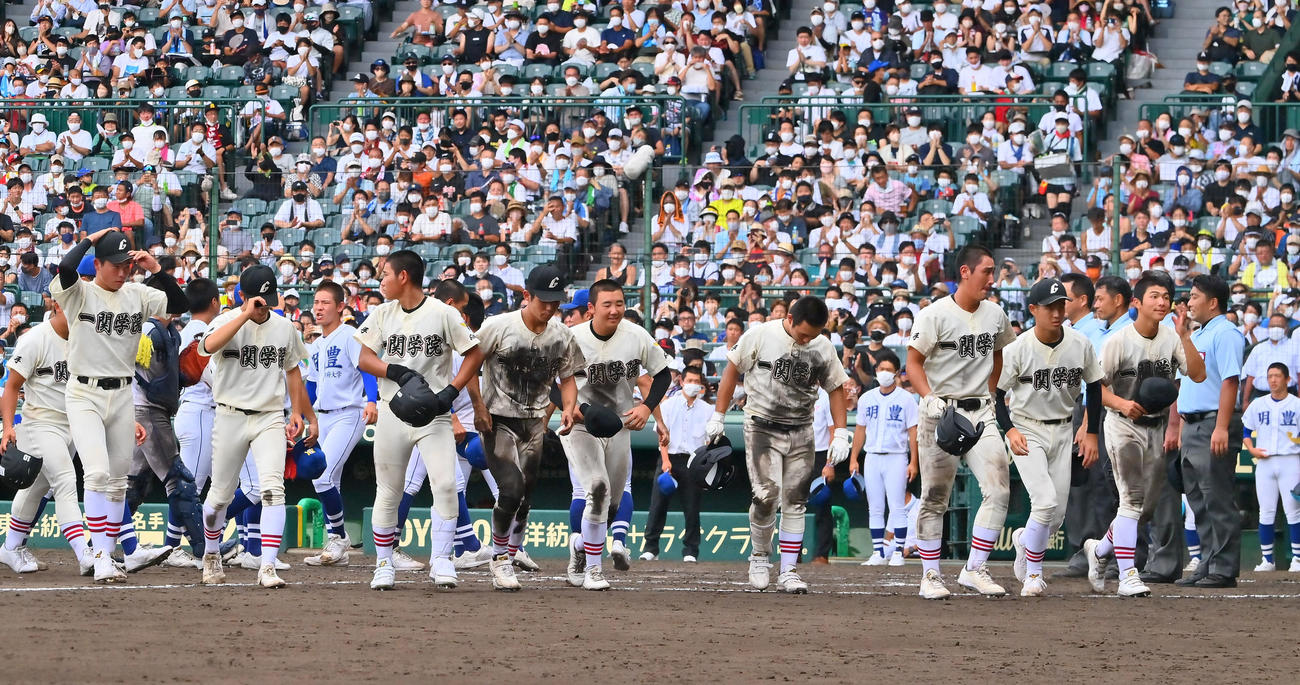 明豊対一関学院　2回戦で明豊に敗れた一関学院ナイン（撮影・和賀正仁）