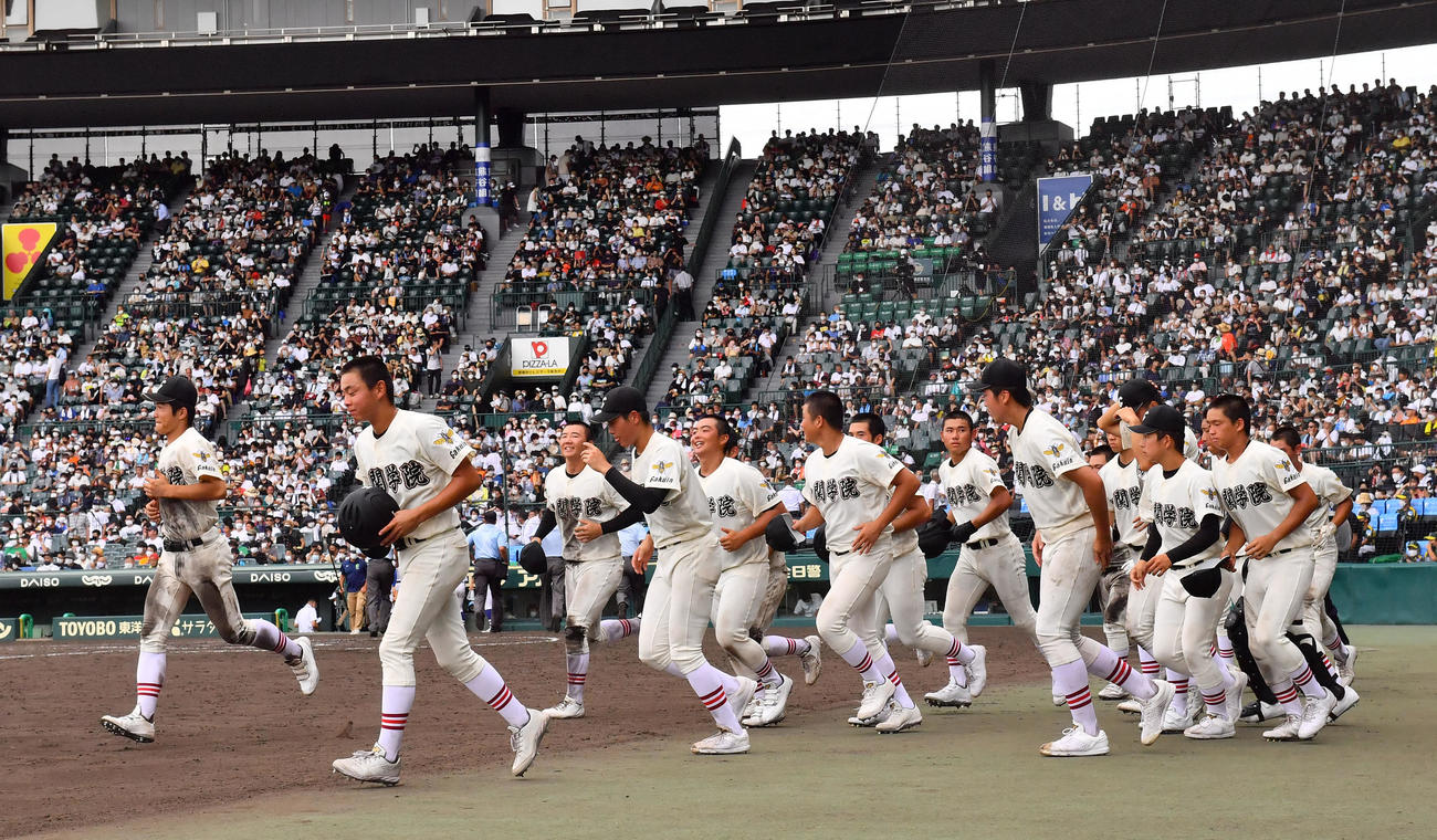 明豊対一関学院　2回戦で明豊に敗れた一関学院ナイン（撮影・和賀正仁）
