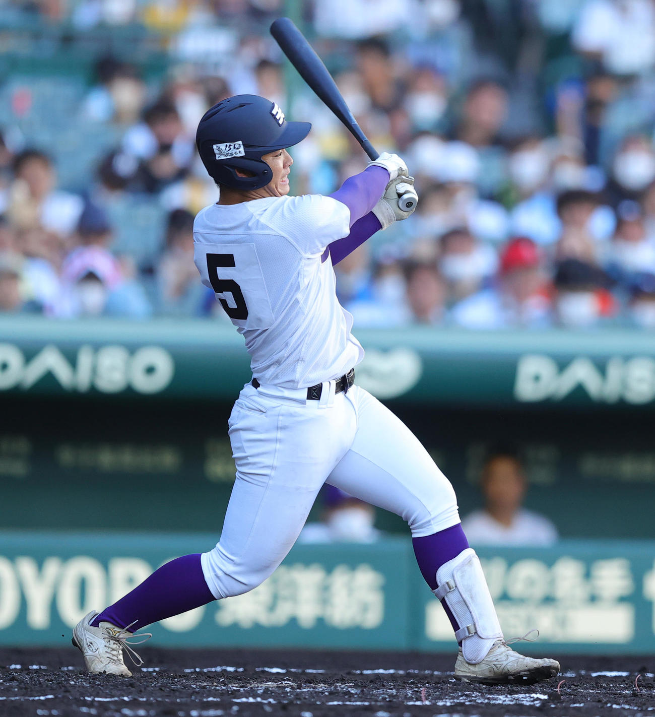 海星対天理　1回裏天理1死一、二塁、左適時二塁打を放つ内藤（撮影・野上伸悟）