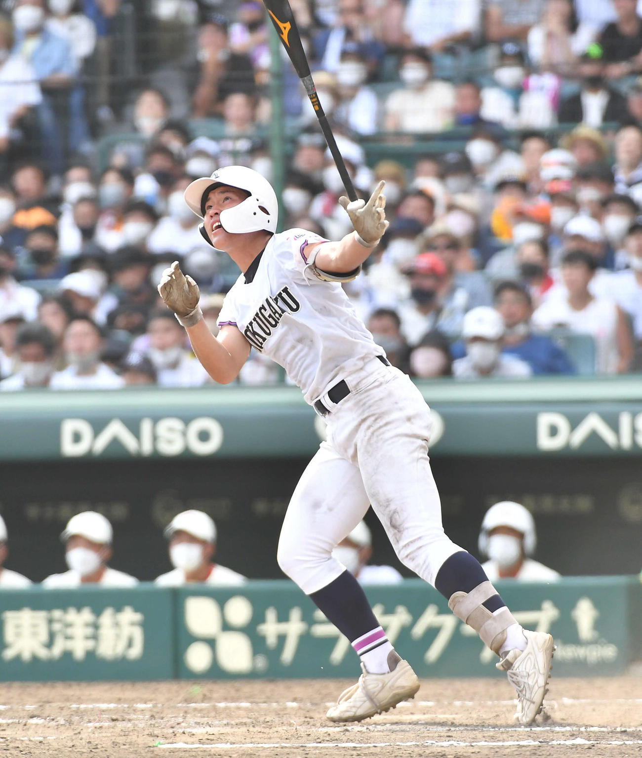 8回裏国学院栃木無死、平井悠馬は左越え本塁打を放つ（撮影・岩下翔太）