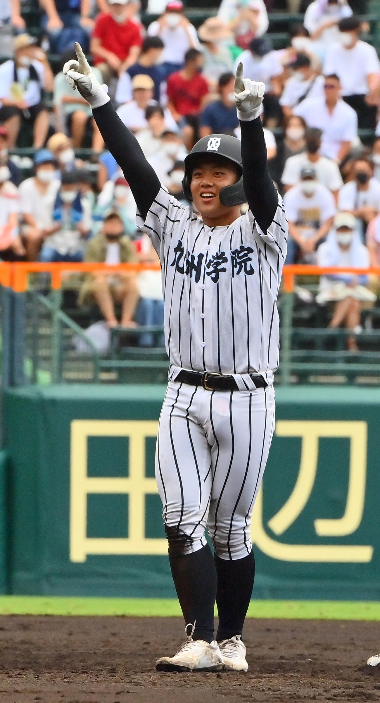 帝京第五対九州学院　1回裏九州学院2死一、二塁、右中間に適時二塁打を放つ渡辺（撮影・和賀正仁）