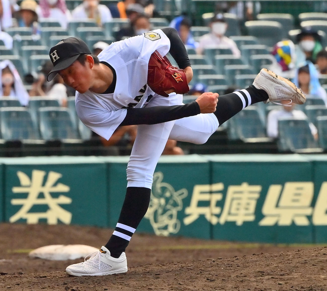 有田工対浜田　浜田2番手で登板する森井（撮影・和賀正仁）