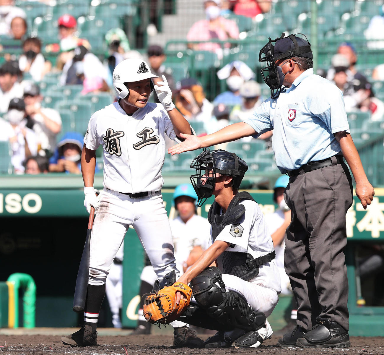 4回表有田工1死、尾崎球審に確認して左打席に入る山口洸（撮影・白石智彦）