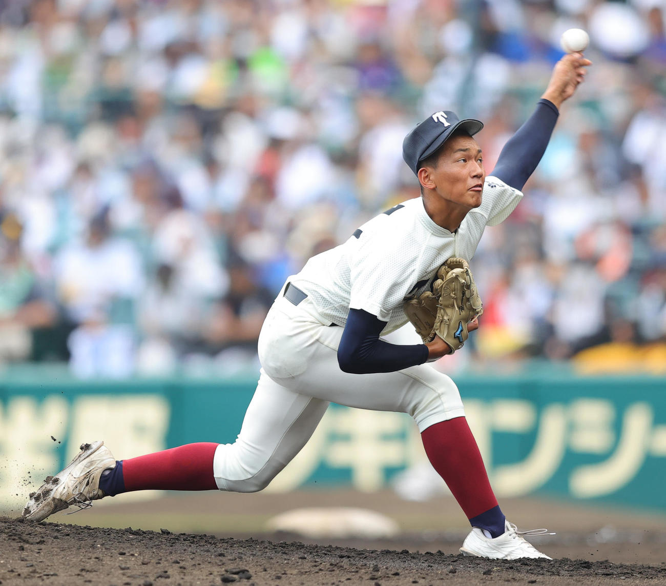 大阪桐蔭対聖望学園　力投する大阪桐蔭先発の前田（撮影・野上伸悟）