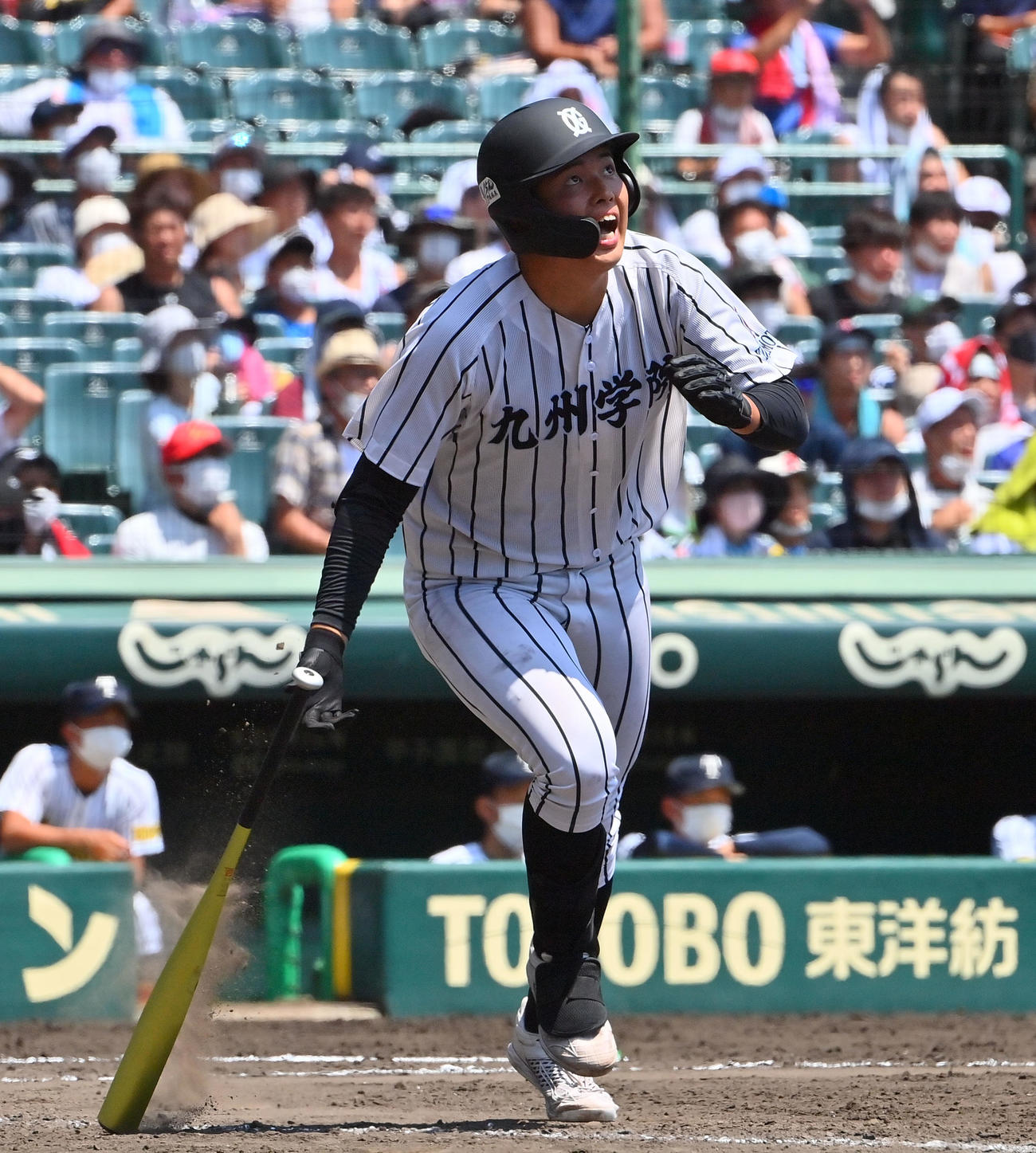 22年8月13日、帝京第五対九州学院　6回裏九州学院1死、右翼線に三塁打を放つ村上慶太