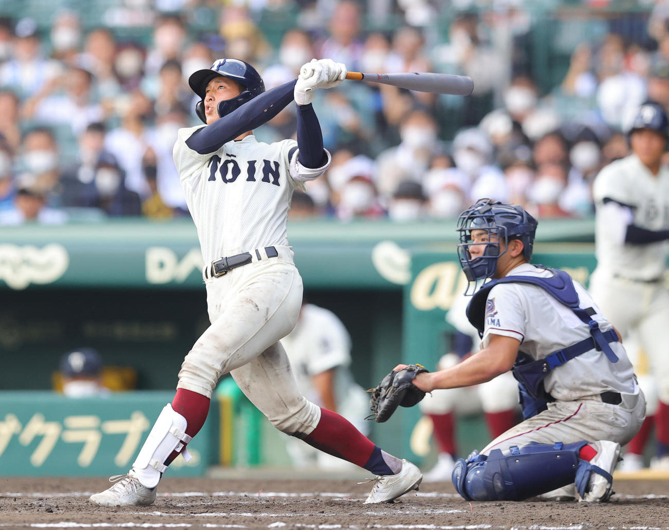 9回表大阪桐蔭1死二塁、左越え2点本塁打を放つ松尾（撮影・野上伸悟）