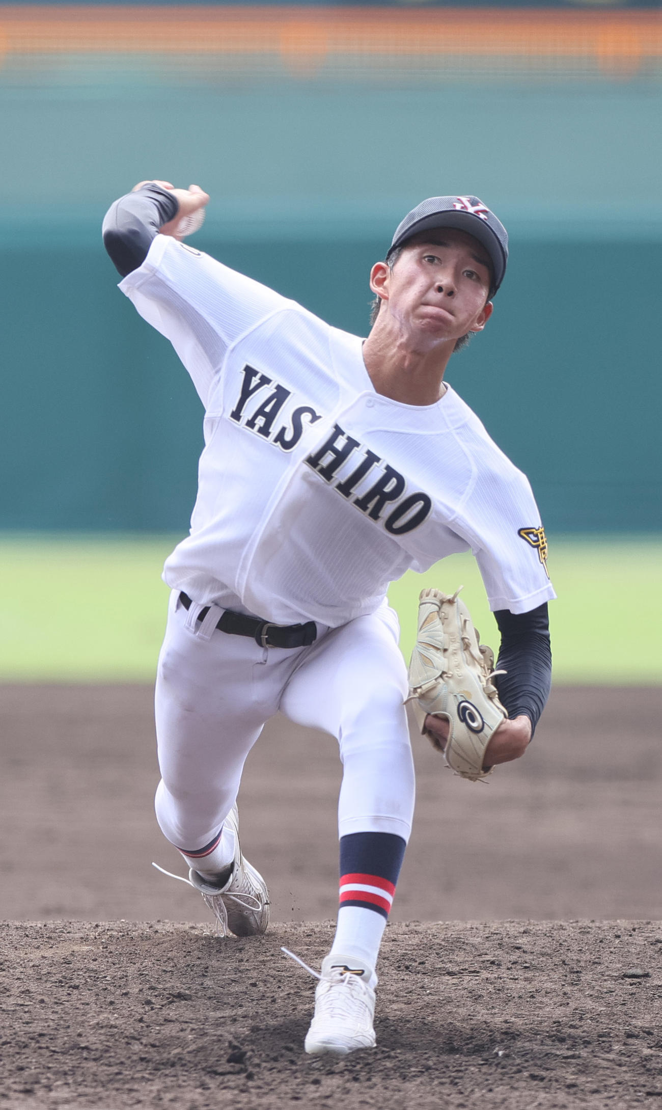 社対二松学舎大付　5回裏二松学舎大付2死一塁、堀田に代わって芝本が登板する（撮影・上山淳一）