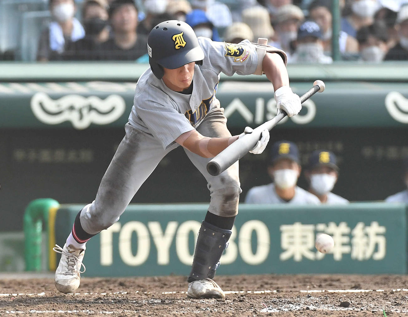 明秀日立対仙台育英　3回裏仙台育英1死二、三塁、山田はスクイズを成功させる（撮影・岩下翔太）
