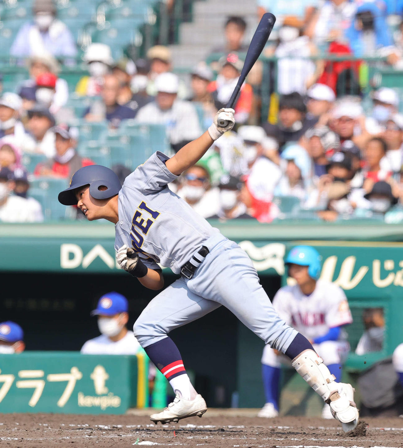 明秀学園日立対仙台育英　4回裏仙台育英1死一、三塁、代打で中前適時打を放つ岩崎（撮影・野上伸悟）