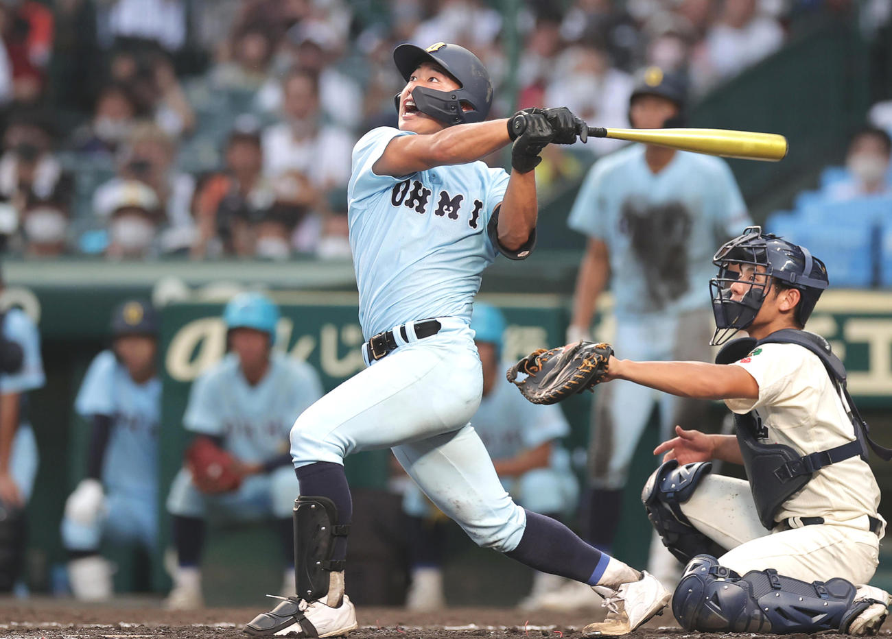 7回裏近江2死満塁、左越え満塁本塁打を放つ山田陽翔（撮影・前田充）