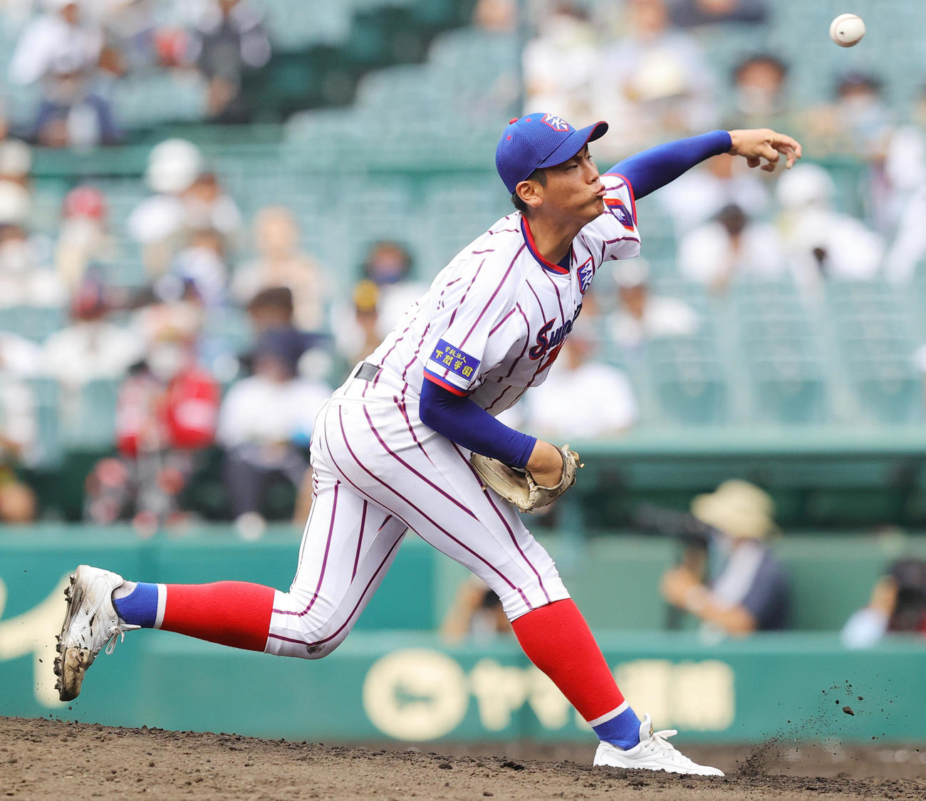 下関国際対浜田　力投する下関国際・古賀（撮影・野上伸悟）