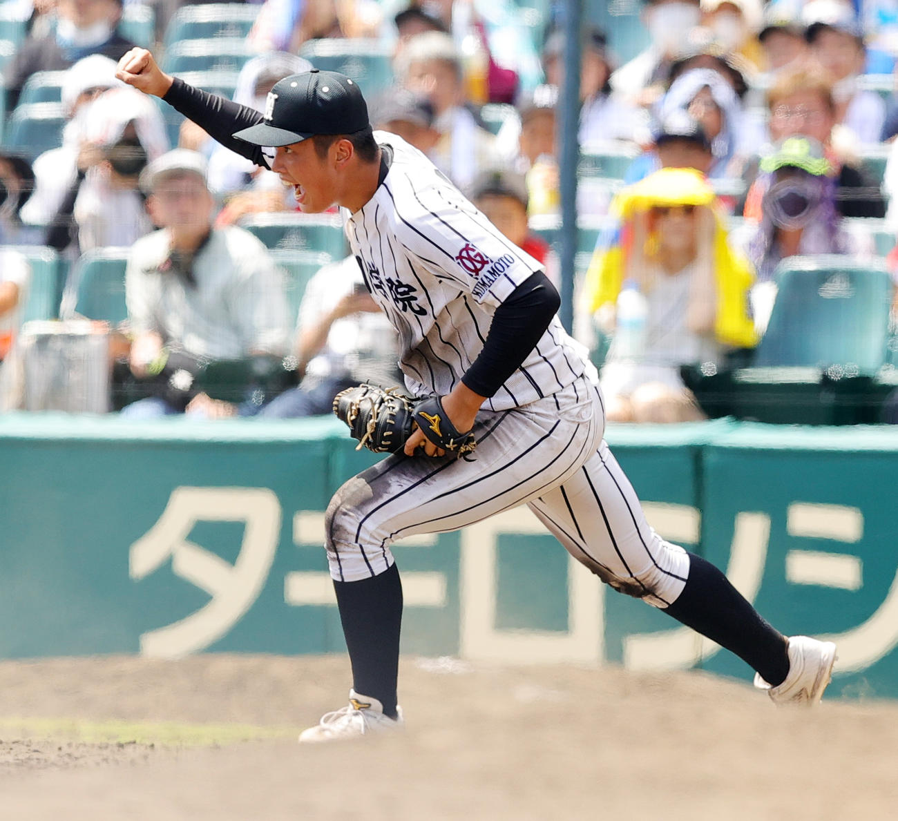 国学院栃木対九州学院　準々決勝進出を決め喜ぶ九州学院・村上慶（撮影・野上伸悟）