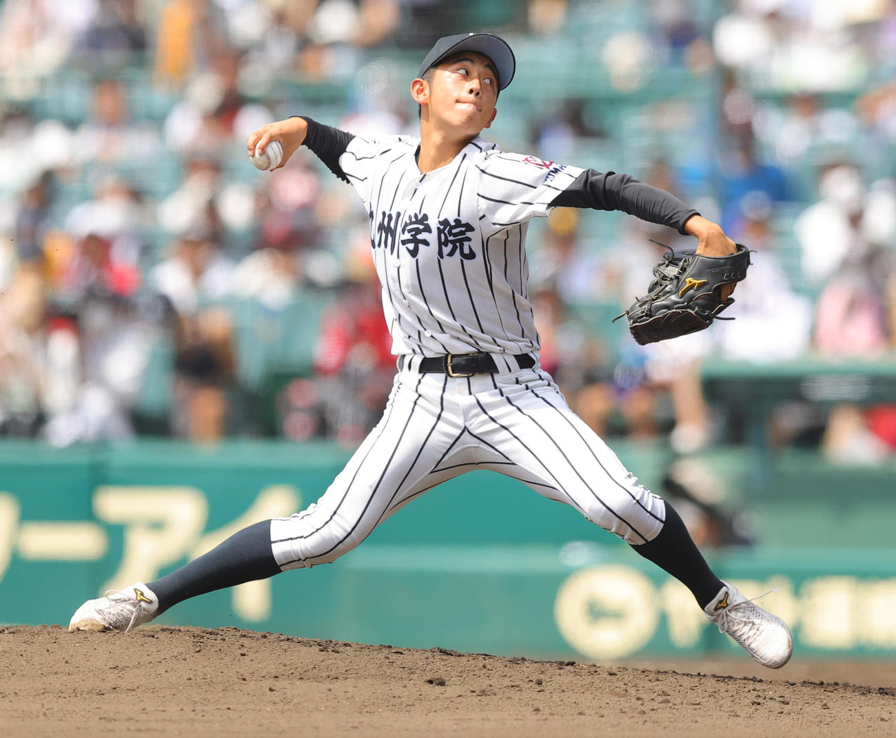国学院栃木対九州学院　力投する九州学院先発の直江（撮影・野上伸悟）