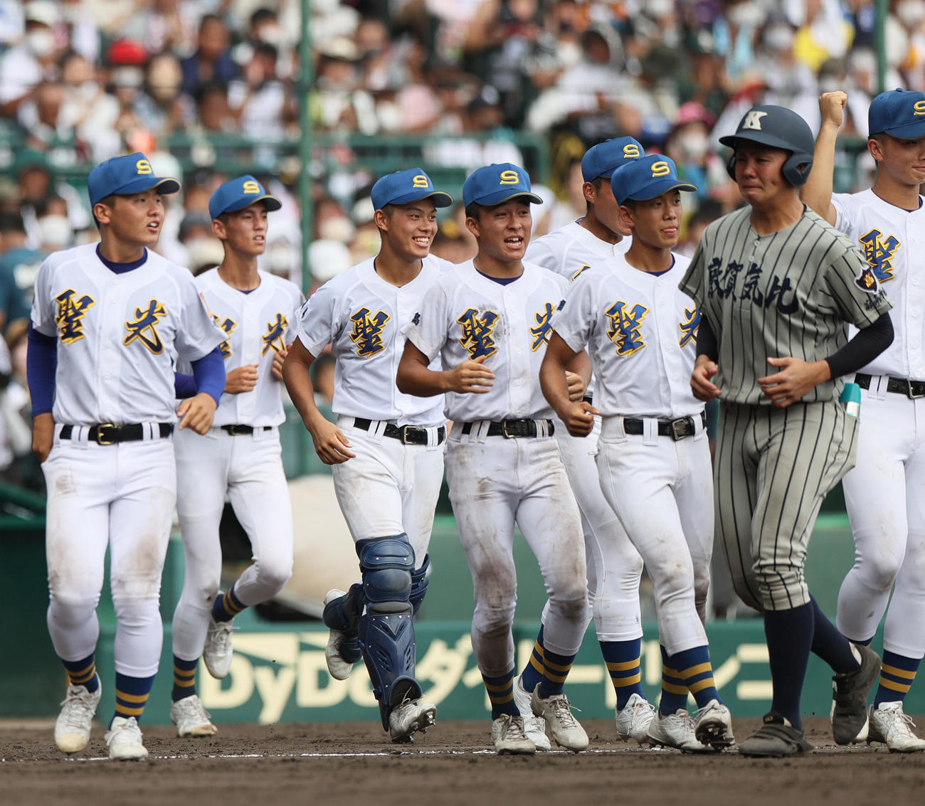 聖光学院対敦賀気比　敦賀気比に勝利し喜ぶ聖光学院ナイン（撮影・上山淳一）