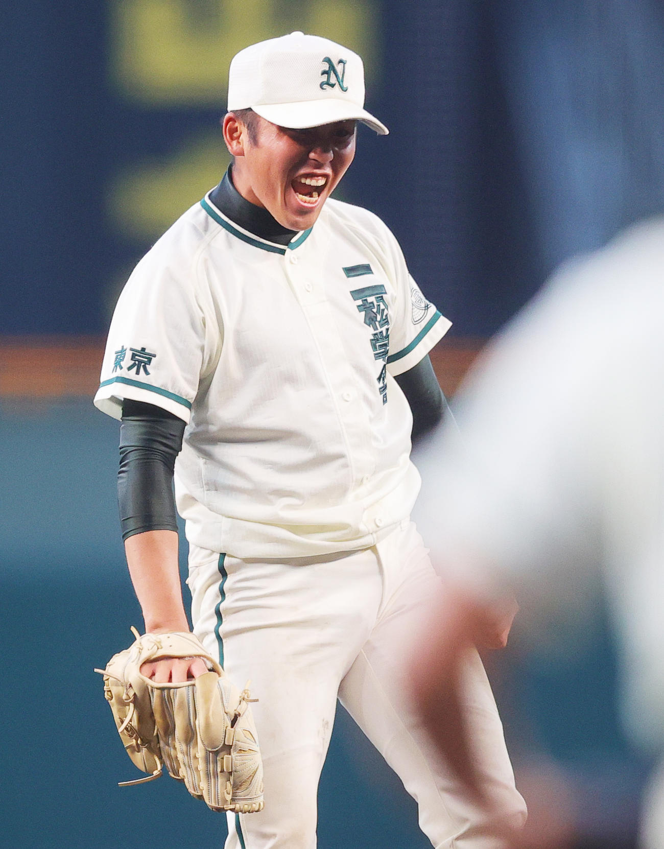 二松学舎大付対大阪桐蔭　8回表大阪桐蔭2死、丸山を空振り三振に仕留めほえる布施（撮影・野上伸悟）