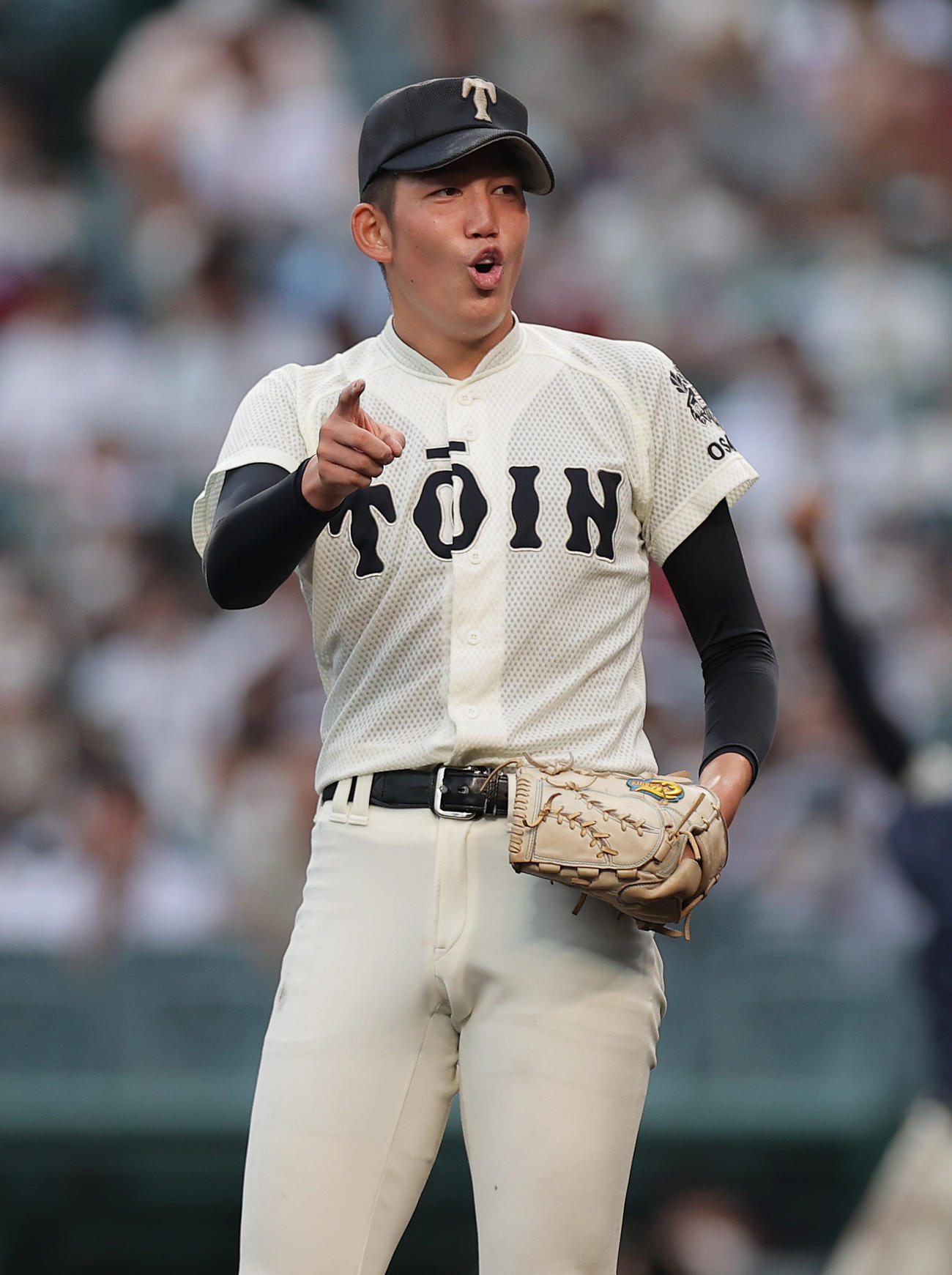 二松学舎大付対大阪桐蔭　6回表二松学舎大付2死、大前の好守に驚いたような表情を見せる川原（撮影・前田充）