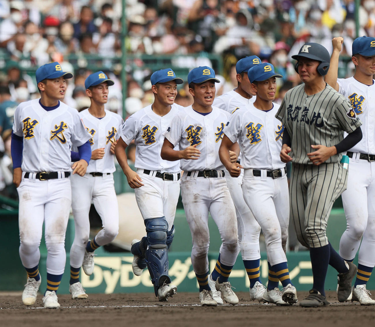 聖光学院対敦賀気比　敦賀気比に勝利し喜ぶ聖光学院ナイン（撮影・上山淳一）