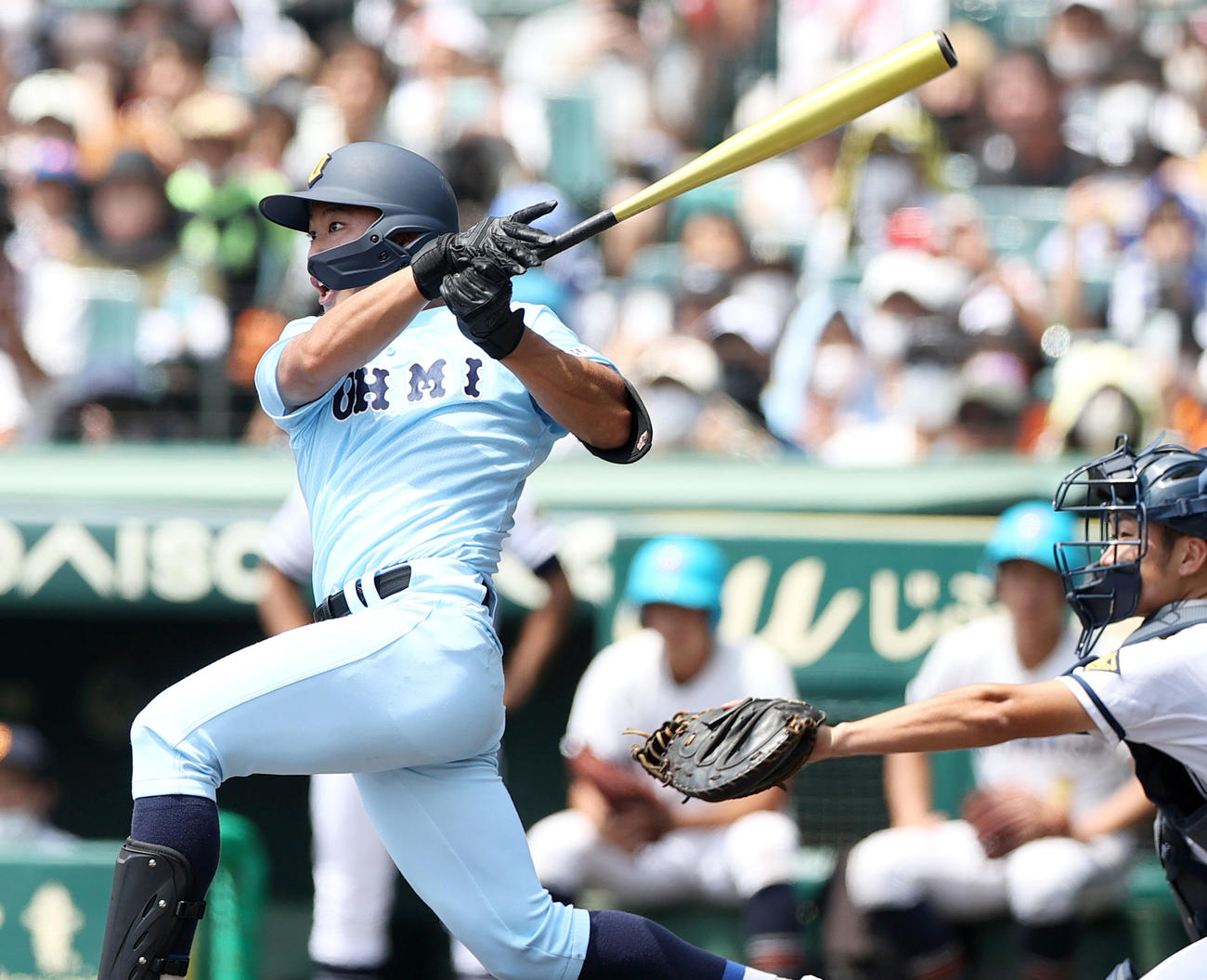 高松商対近江　1回裏近江2死二塁、山田は先制の左前適時打を放つ（撮影・上山淳一）