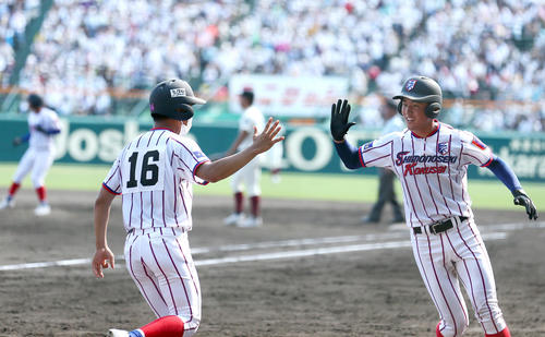 甲子園】下関国際が初4強 大阪桐蔭の春夏連覇阻止 三重殺でピンチ脱し