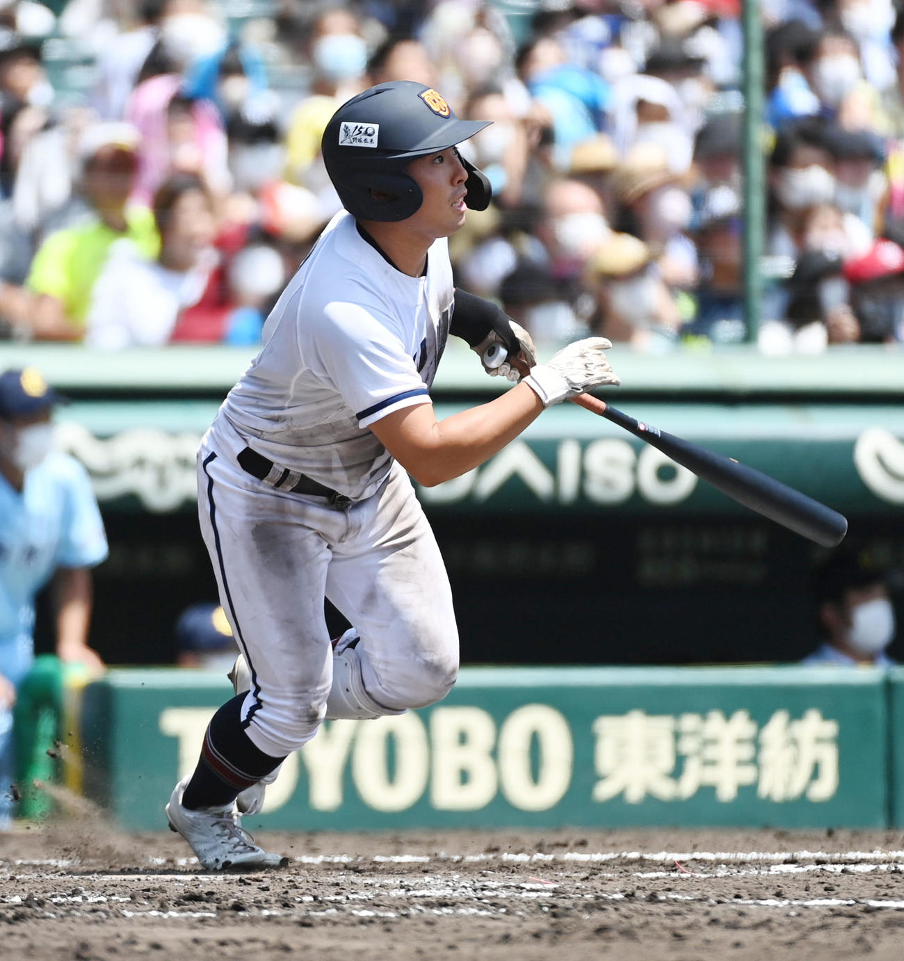高松商対近江　3回表高松商1死一塁、浅野はバックスクリーンに同点となる2点本塁打を放つ（撮影・前岡正明）