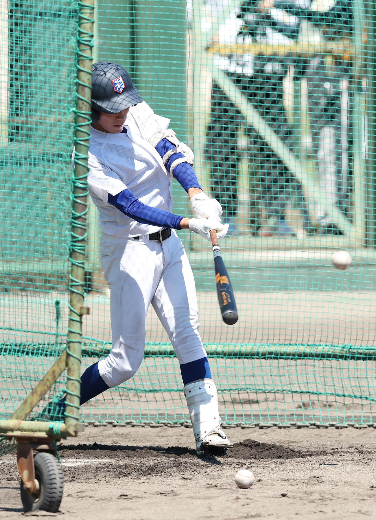打撃練習を行う下関国際・仲井（撮影・前田充）
