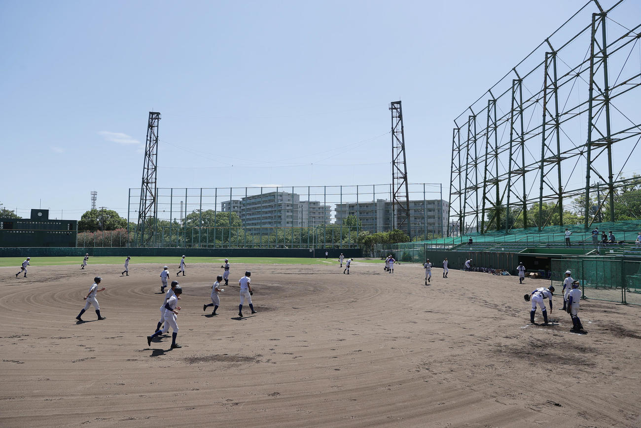 練習に臨む下関国際ナイン（撮影・前田充）
