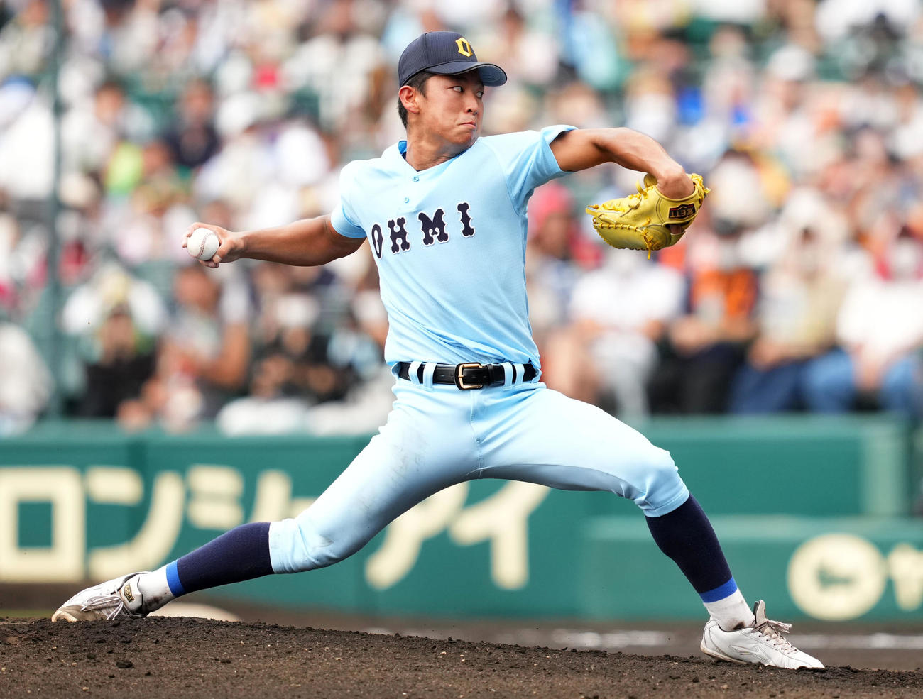 下関国際対近江　力投する近江先発の山田（撮影・横山健太）