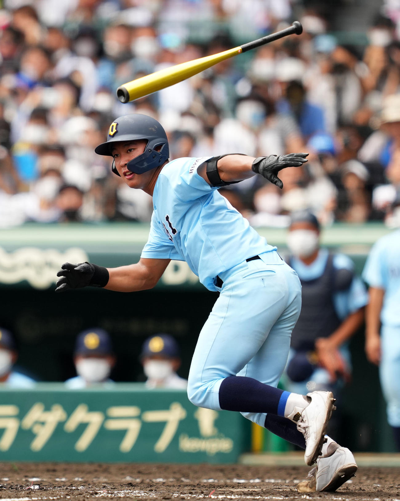 下関国際対近江　3回裏近江2死三塁、左適時二塁打を放つ山田（撮影・横山健太）