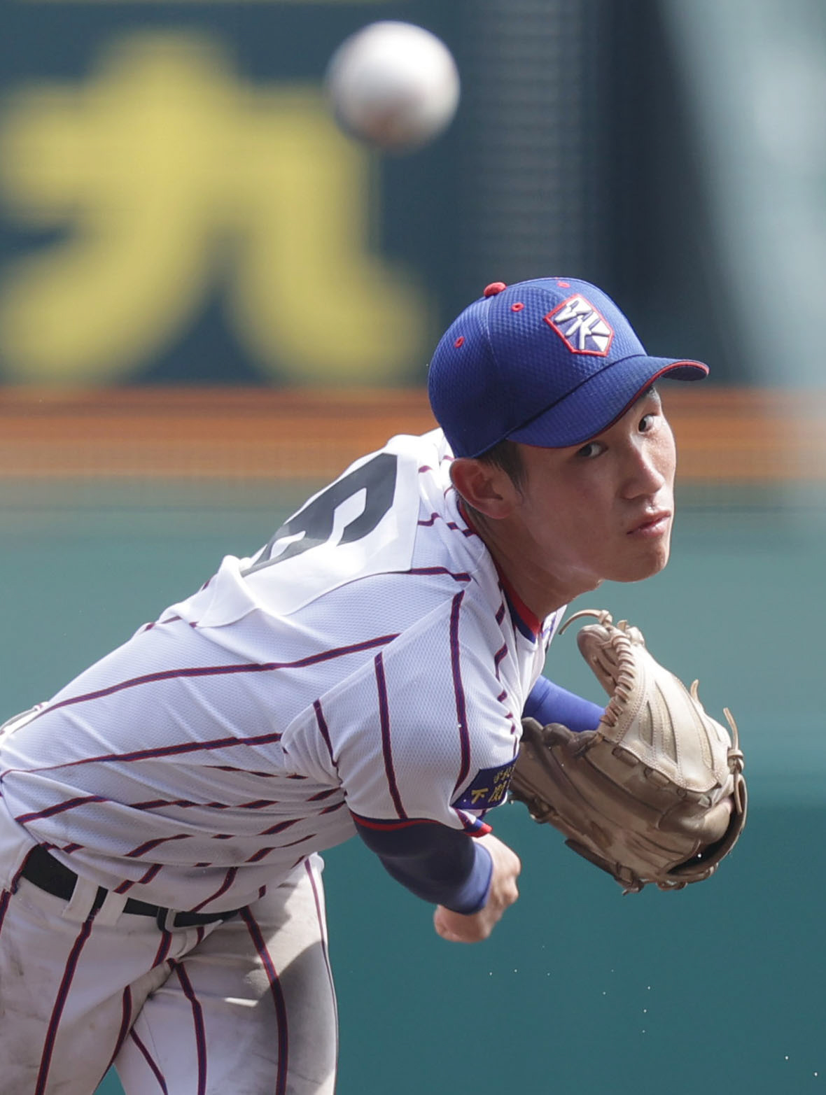 下関国際対近江　2番手で登板し力投する下関国際・仲井（撮影・前田充）