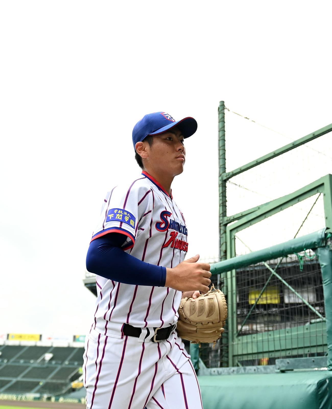 キャッチボールを終え引き揚げる下関国際・古賀（撮影・横山健太）