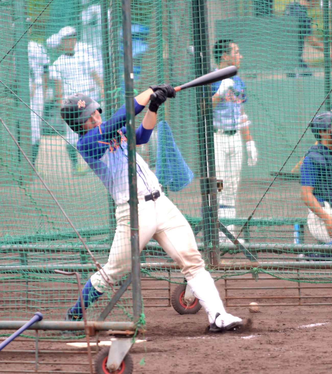 盛岡大付・前川は約10メートルの近距離打撃練習で広角に打ち分けた（2014年8月8日撮影）