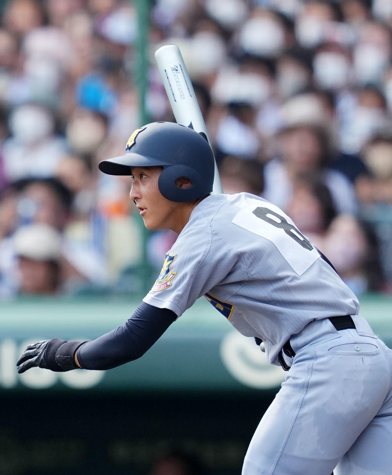 下関国際対仙台育英　5回裏仙台育英2死三塁、中前適時打を放つ橋本（撮影・横山健太）