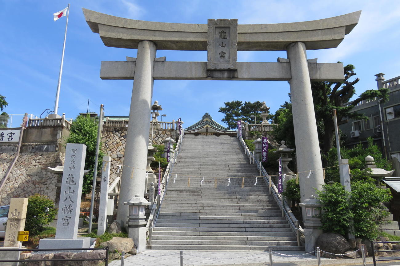 亀山八幡宮の大鳥居