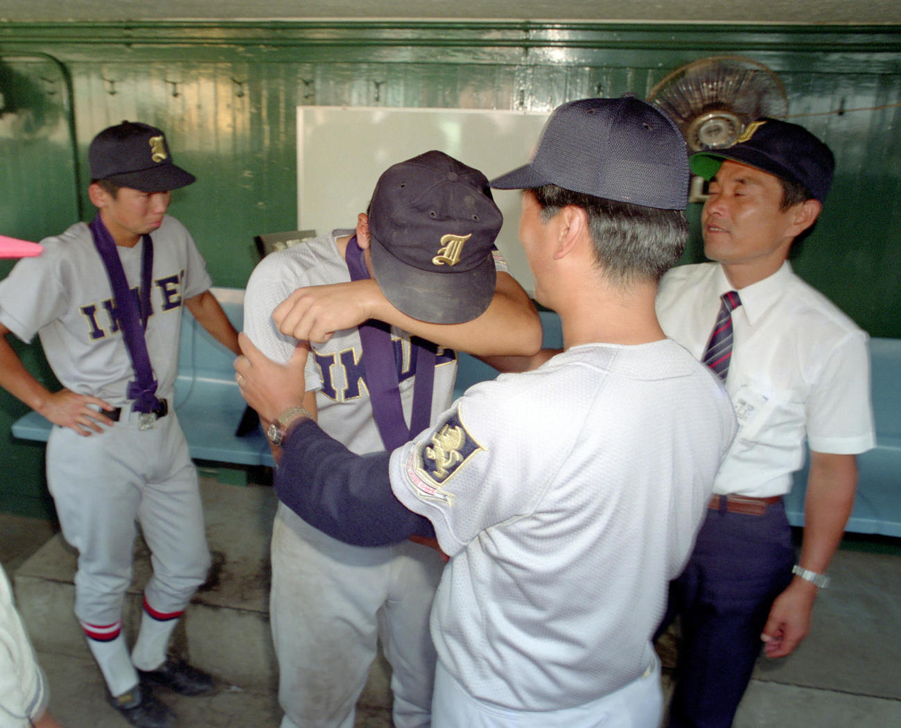 89年夏の甲子園決勝で帝京に敗れ涙を流す仙台育英・大越基