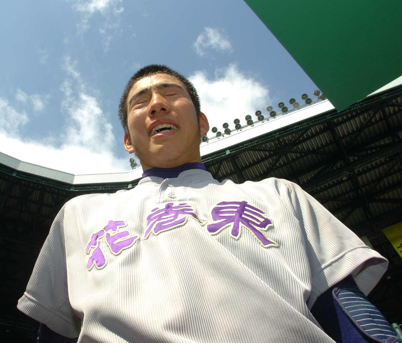 第81回選抜高校野球選手権大会・決勝戦　清峰対花巻東　優勝を逃しベンチ前で悔し涙を見せる花巻東・菊池雄星（2009年4月2日）
