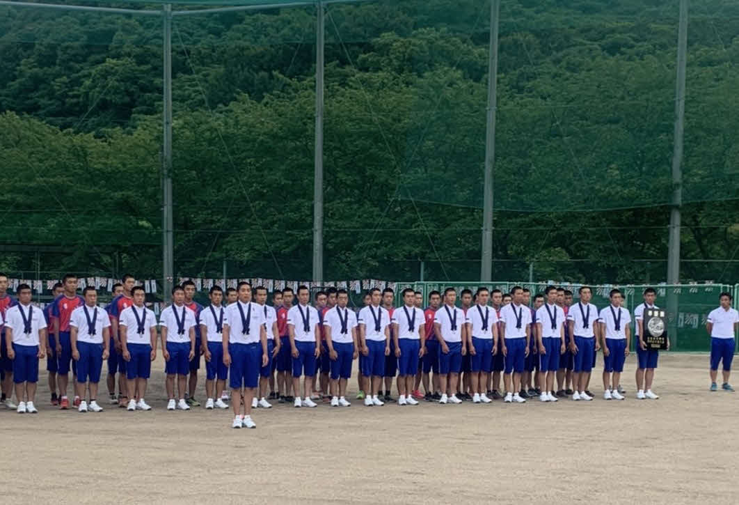 甲子園大会を終え、下関国際ナインは同校グラウンドで帰校式に参加する（撮影・只松憲）