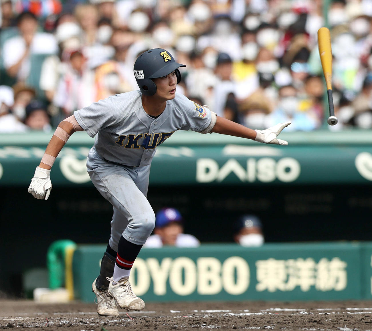 22日の決勝戦、5回に中前適時打を放つ仙台育英・山田