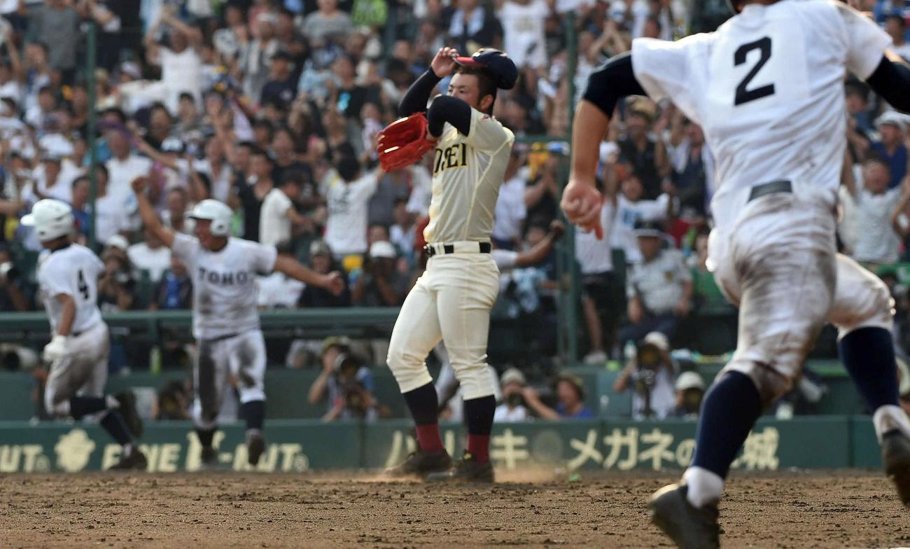 16年、東邦にサヨナラ負けを喫した八戸学院光星・桜井はがっくり