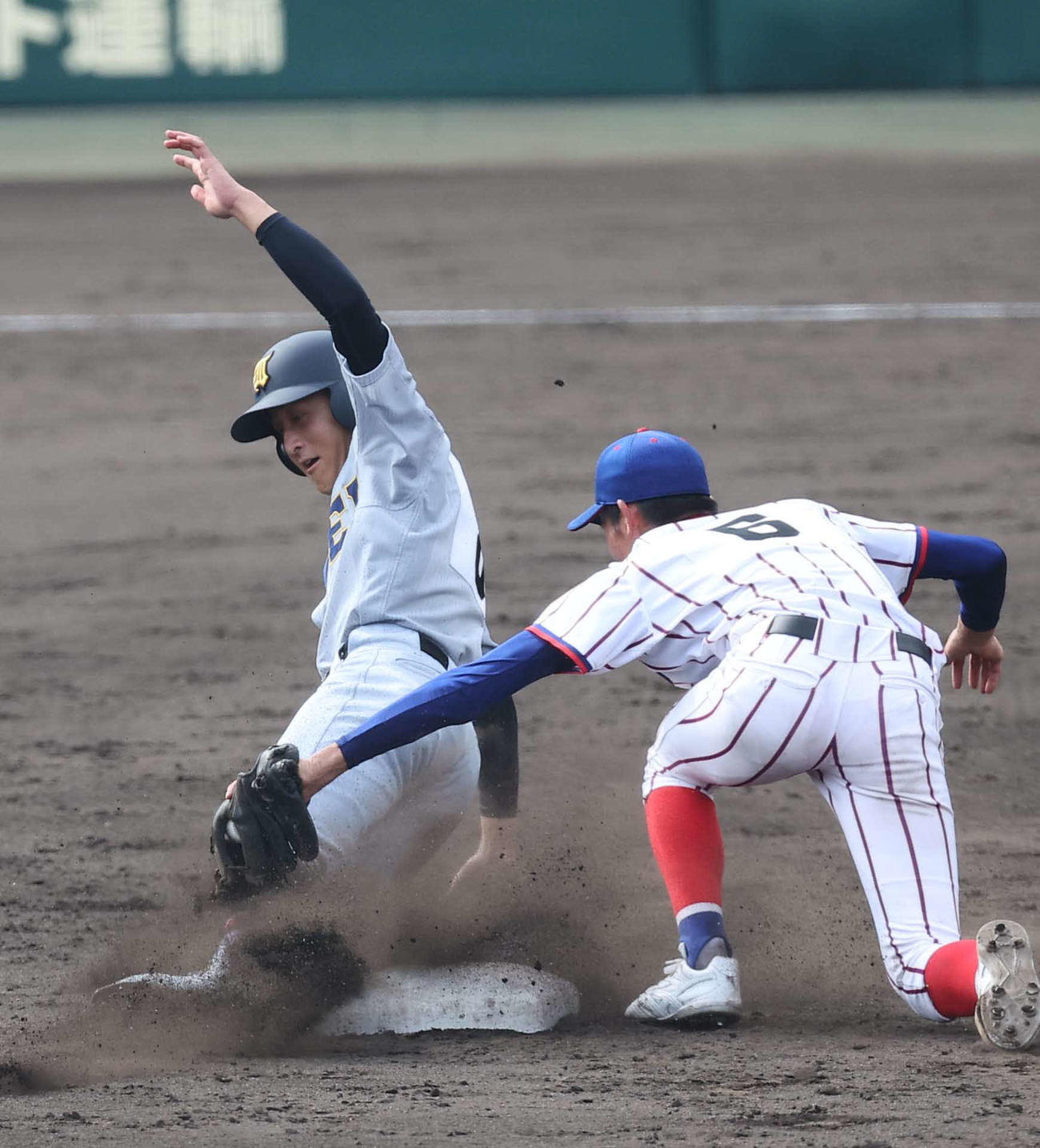 22日の決勝戦、5回裏2死一塁、ディレードスチールで二塁を陥れた仙台育英・橋本