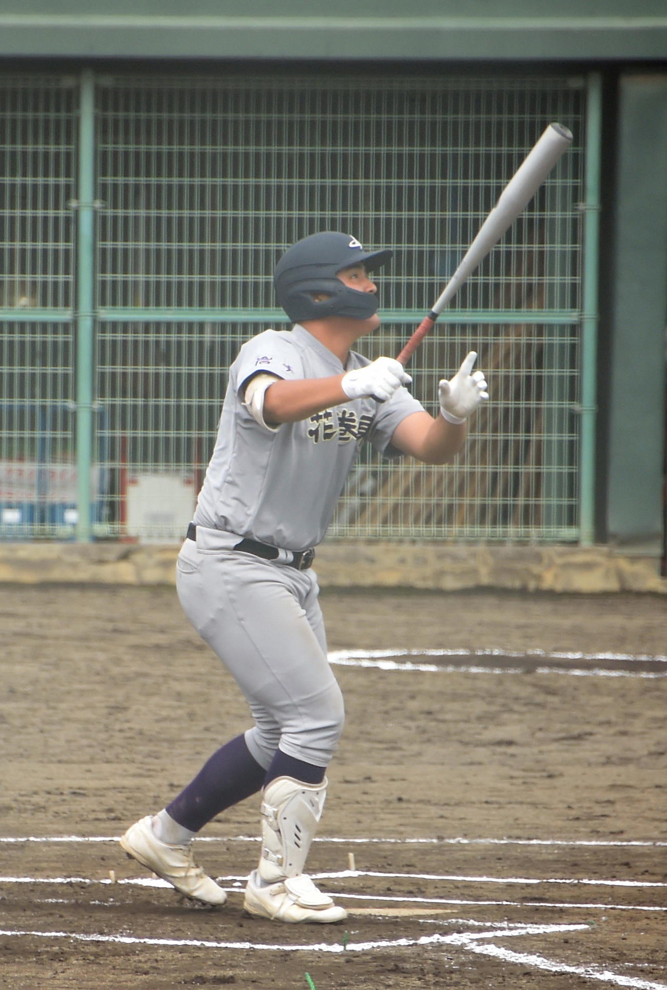 花巻東対花北青雲　1回表花巻東無死一、三塁、先制の中犠飛を放つ佐々木麟（撮影・山田愛斗）